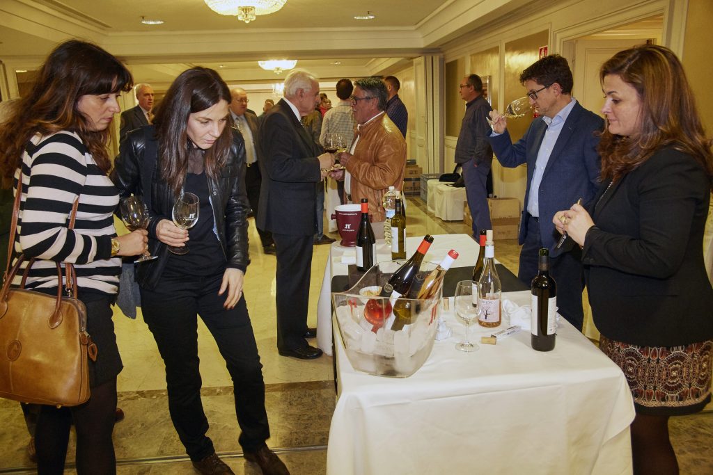 ©GUILLERMO NAVARRO Salón de presentación de los vinos del CR Utiel-Requena en Madrid. Hotel Miguel Angel.