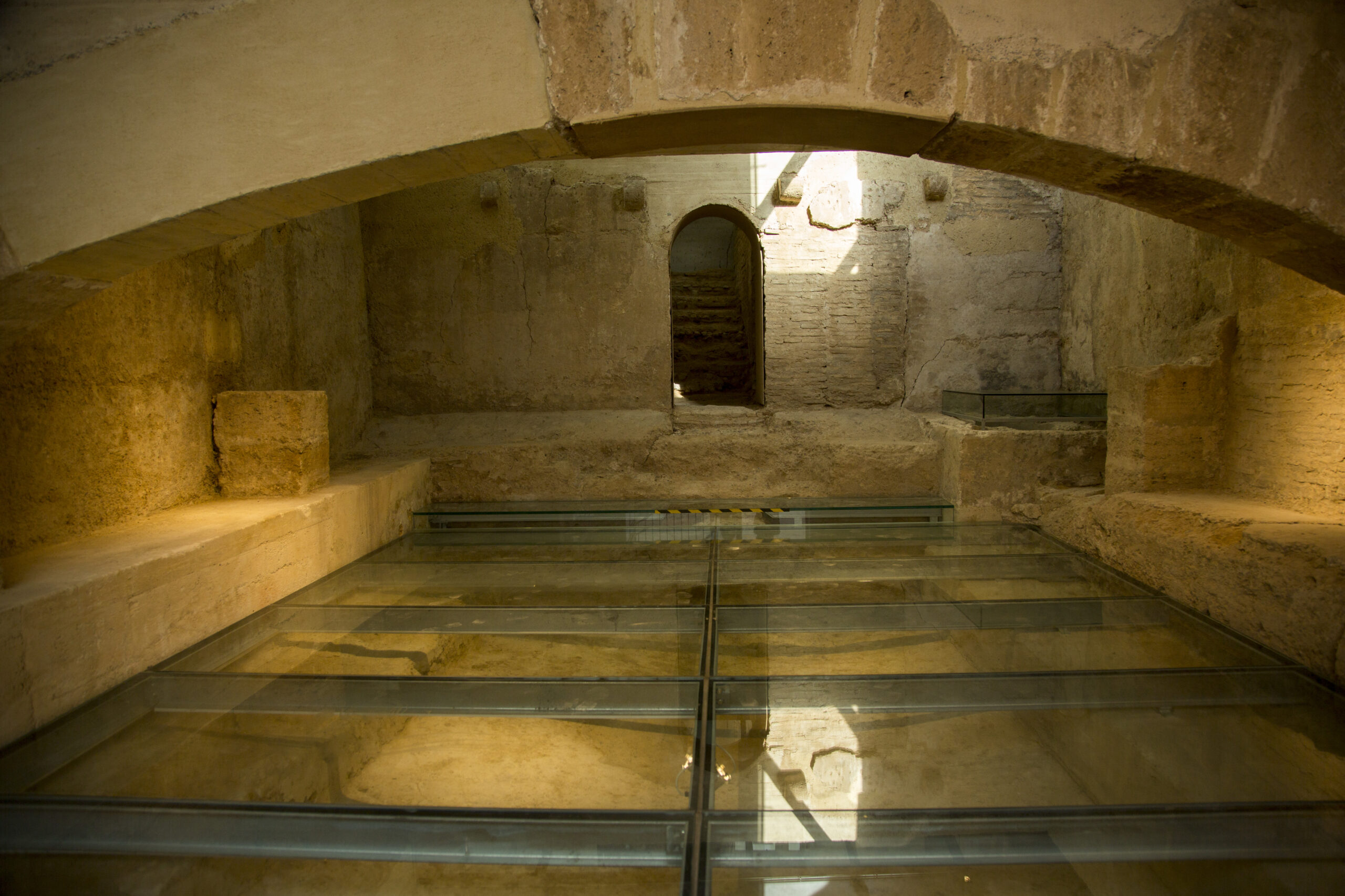 La edificación data de en torno el año 1238, sin embargo, el celler no sería descubierto hasta el año 1999.