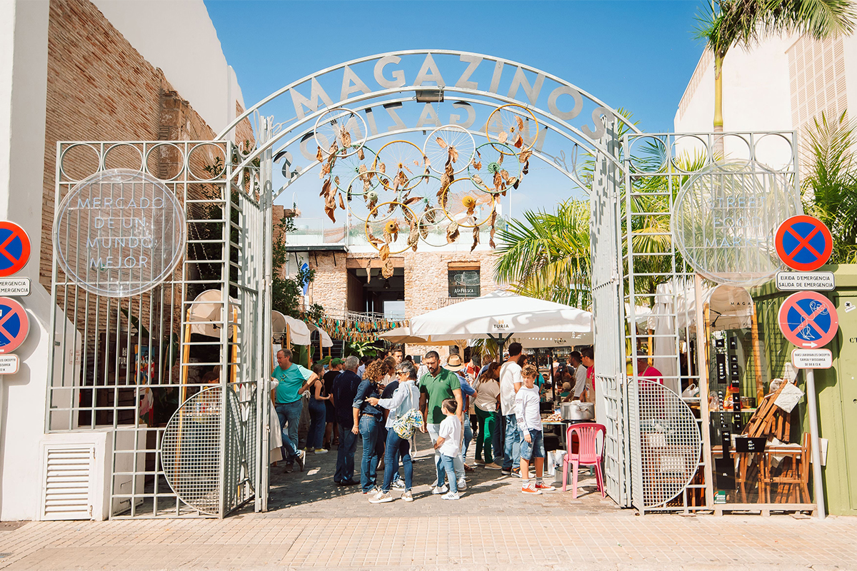Puerta de mercado gastronómico Els Magazinos. Fotografía de Els Magazinos.