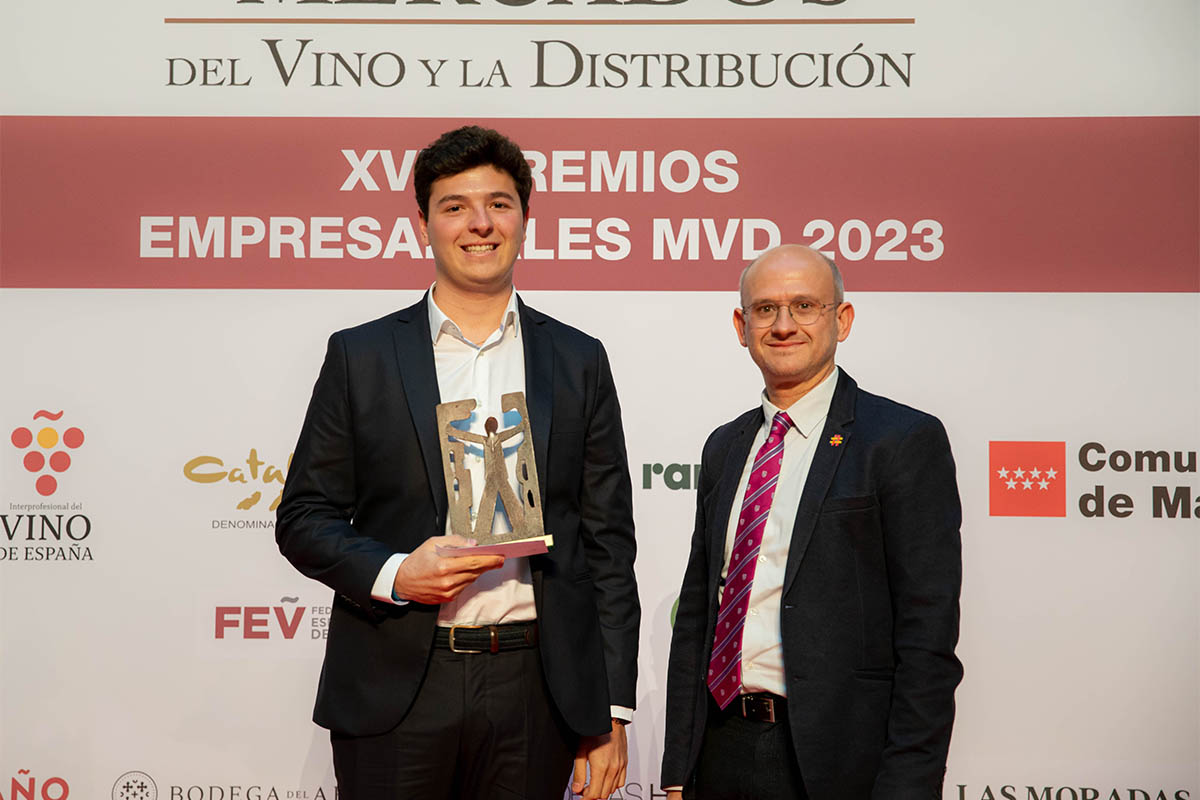 Adolfo de las Heras Polo recibiendo el premio a ‘Mejor Gestión de Responsabilidad Social Empresarial’.