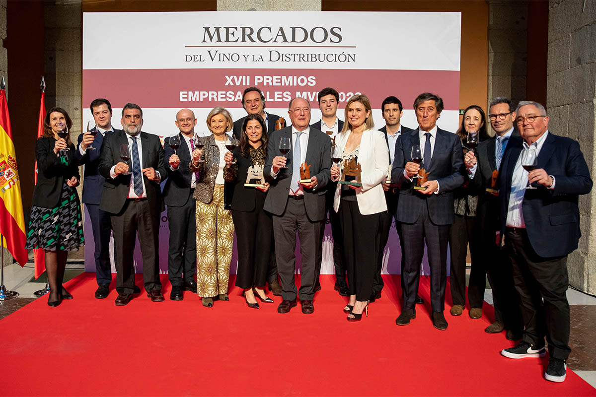 Fotografía de los premiados en la XVII edición de los Premios Empresariales Mercados del Vino y la Distribución.