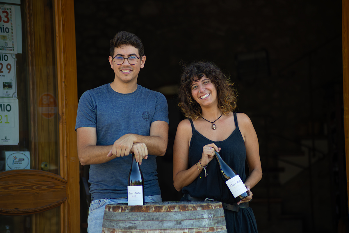 Oscar Mestre junto a su hermana Marina.